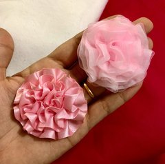 Flor de tecido Rosa Bebê de Cetim ou Tule. - comprar online