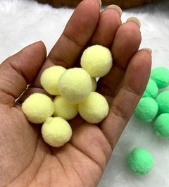 Pompom rígido amarelo, verde água, amarelo claro na internet