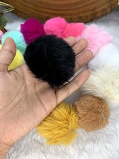 Pompom peludo fofo Médio 5cm cor nude, Pink, branco, amarelo queimado, Pink neon, rosa bebê, verde água, amarelo bebe, lilás, azul bebê, preto, bege, branco - Helô Tecidos e Armarinho