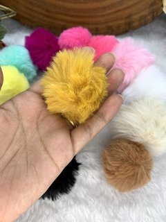 Pompom peludo fofo Médio 5cm cor nude, Pink, branco, amarelo queimado, Pink neon, rosa bebê, verde água, amarelo bebe, lilás, azul bebê, preto, bege, branco - loja online