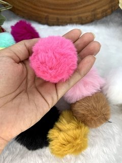 Imagem do Pompom peludo fofo Médio 5cm cor nude, Pink, branco, amarelo queimado, Pink neon, rosa bebê, verde água, amarelo bebe, lilás, azul bebê, preto, bege, branco