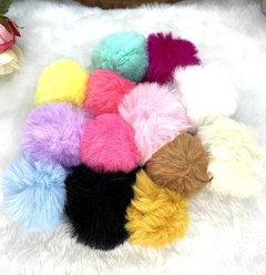 Pompom peludo fofo Médio 5cm cor nude, Pink, branco, amarelo queimado, Pink neon, rosa bebê, verde água, amarelo bebe, lilás, azul bebê, preto, bege, branco na internet