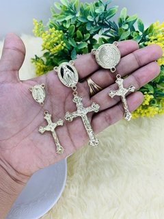 Crucifixo Medio Dourado