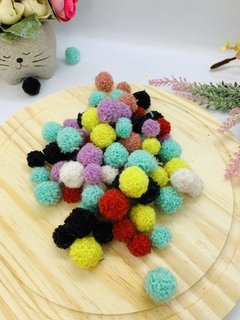 Pompom de Lã 1,5cm. Cor misturado 10un