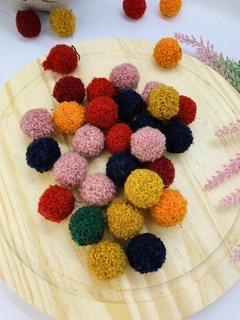 Pompom de Lã 2cm. Cor misturado 10un