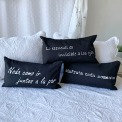 FUNDA DE ALMOHADONES RECTANGULARES NEGROS CON FRASES Y DISEÑOS 817KI395 05