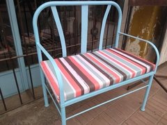 sillón hierro pintado dos cuerpos con almohadón