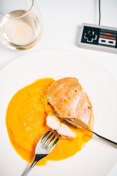 Pechuga de pollo, puré de zanahorias en internet