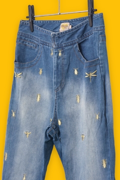 Calça jeans flare bordada - comprar online