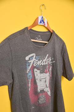 (M) Camiseta Fender na internet