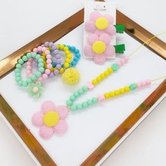 KIT 5 PULSEIRAS + COLAR DE FLORES