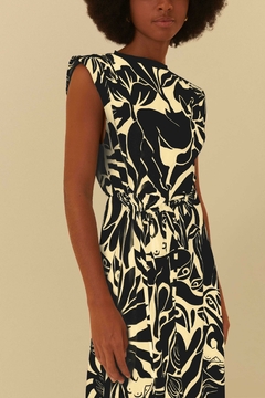 vestido ombreira estampado delicadeza surreal Farm - comprar online