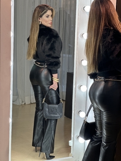 Calça Gigi Flare Courino