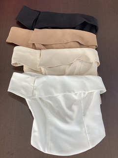 Conjunto de blusas Joana Lapel Um Ombro em diferentes cores: preto, bege, nude e branco.