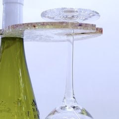 Porta vinho em resina com ametista - comprar online