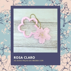 Chaveiro flor de cerejeira Sakura em resina - duplo - comprar online