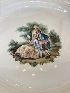 Imagem do Conjunto para bolo em porcelana inglesa com cena galante