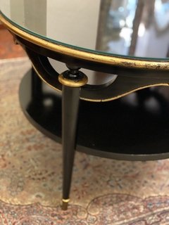 Mesa europeia em madeira na cor preta com detalhes em dourado - loja online