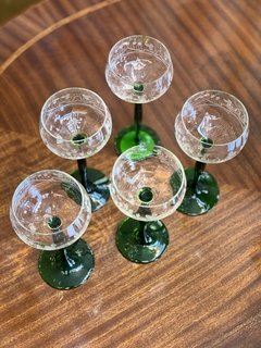 Conjunto de taças em cristal europeu com flores em satiné - Art Rarus Antiquário
