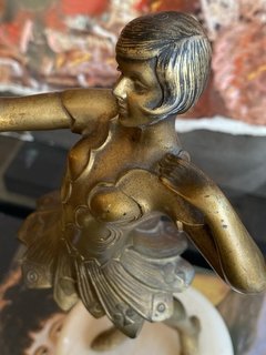 Imagem do Escultura em Pétit Bronze com figura de bailarina, com base em alabastro.