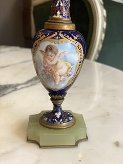 Miniatura de vaso de Sèvres na internet