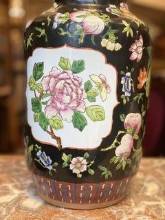 Vaso em porcelana chinesa com pintura de pássaros e flores na internet