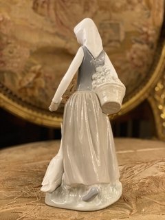 Escultura em porcelana “Menina e o ganço” NAO Lladro na internet