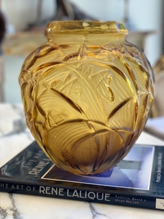 Vaso Sauterelles Lalique assinado - comprar online