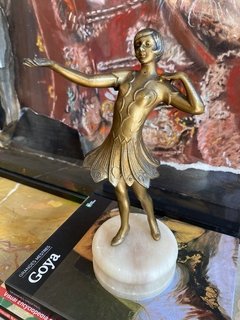 Escultura em Pétit Bronze com figura de bailarina, com base em alabastro. - comprar online