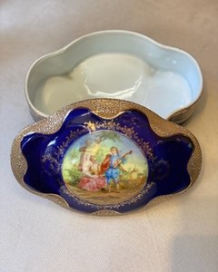 Caixa em porcelana europeia Louis XV na internet