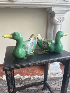 Par de esculturas Patos em porcelana chinesa - Art Rarus Antiquário