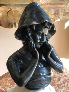 Escultura de menina em bronze maciço assinada Richer na internet
