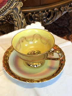 Xícara de chá com cena galante Porcelanarte