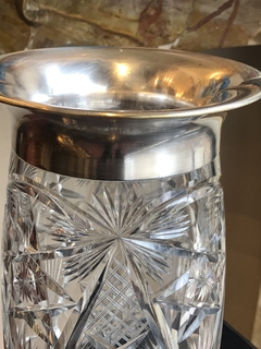 Grande vaso de cristal lapidado com borda de metal banhado a prata na internet