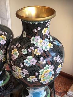 Para de vasos de cloisonné com peanhas de madeira na internet