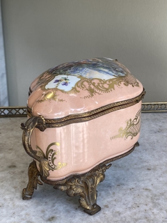 Caixa em porcelana de Sèvres - Art Rarus Antiquário