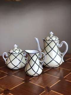 Trio de café em porcelana Vista Alegre Art Deco