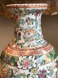 Par de vasos em porcelana chinesa - Art Rarus Antiquário