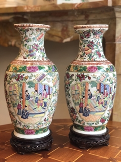 Par de vasos em porcelana chinesa