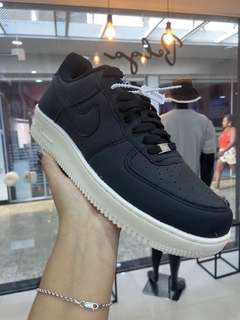 Nike Air Force na internet