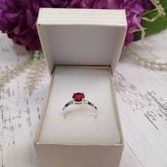 ANILLO SOLITARIO PIEDRA ROJA