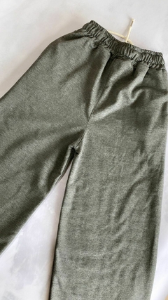 PANTALON FRIZADO GRIS CLARO