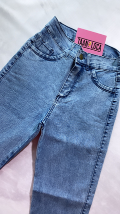 JEANS ELASTIZADO CHUPIN CELESTE - comprar online