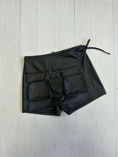 SHORT POLLERA CARGO CON TIRA CUERINA