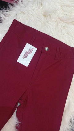 PANTALON BENGALINA BORDO BOTON en internet