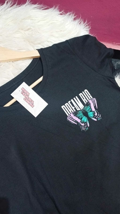 REMERA ESTAMPADA NEGRA en internet