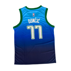 Jersey Luka Doncic 77 Dallas Mavericks - comprar online