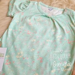 Remera Floral Con Frunce Princesa - Verde Agua Pastel - comprar online