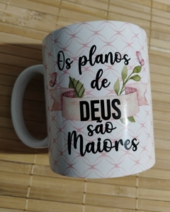 Caneca com frase os planos de Deus são maiores