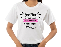 Camiseta feminina divertida família é tudo igual, mas a minha é mais legal